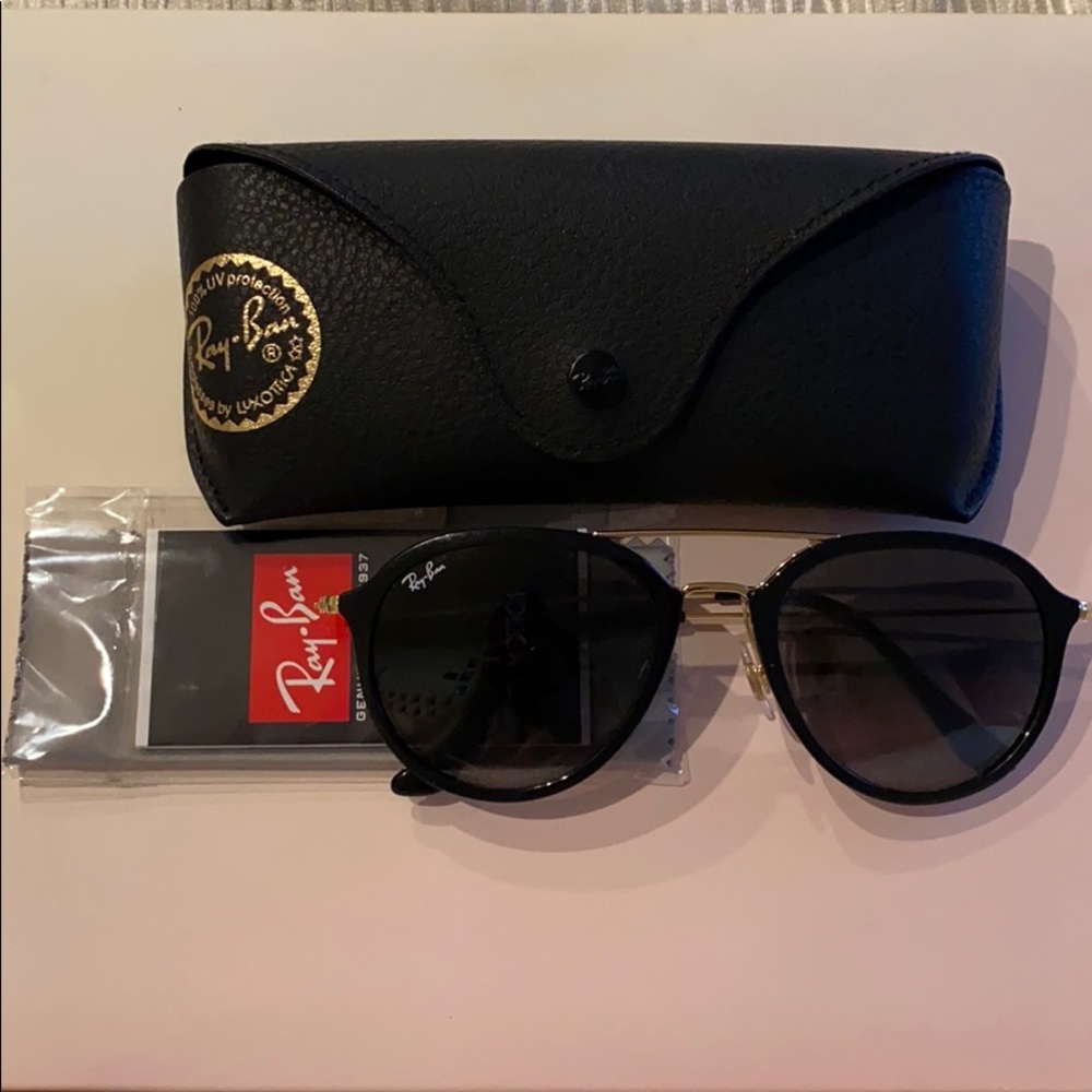 Ray-Ban sunglasses 🖤